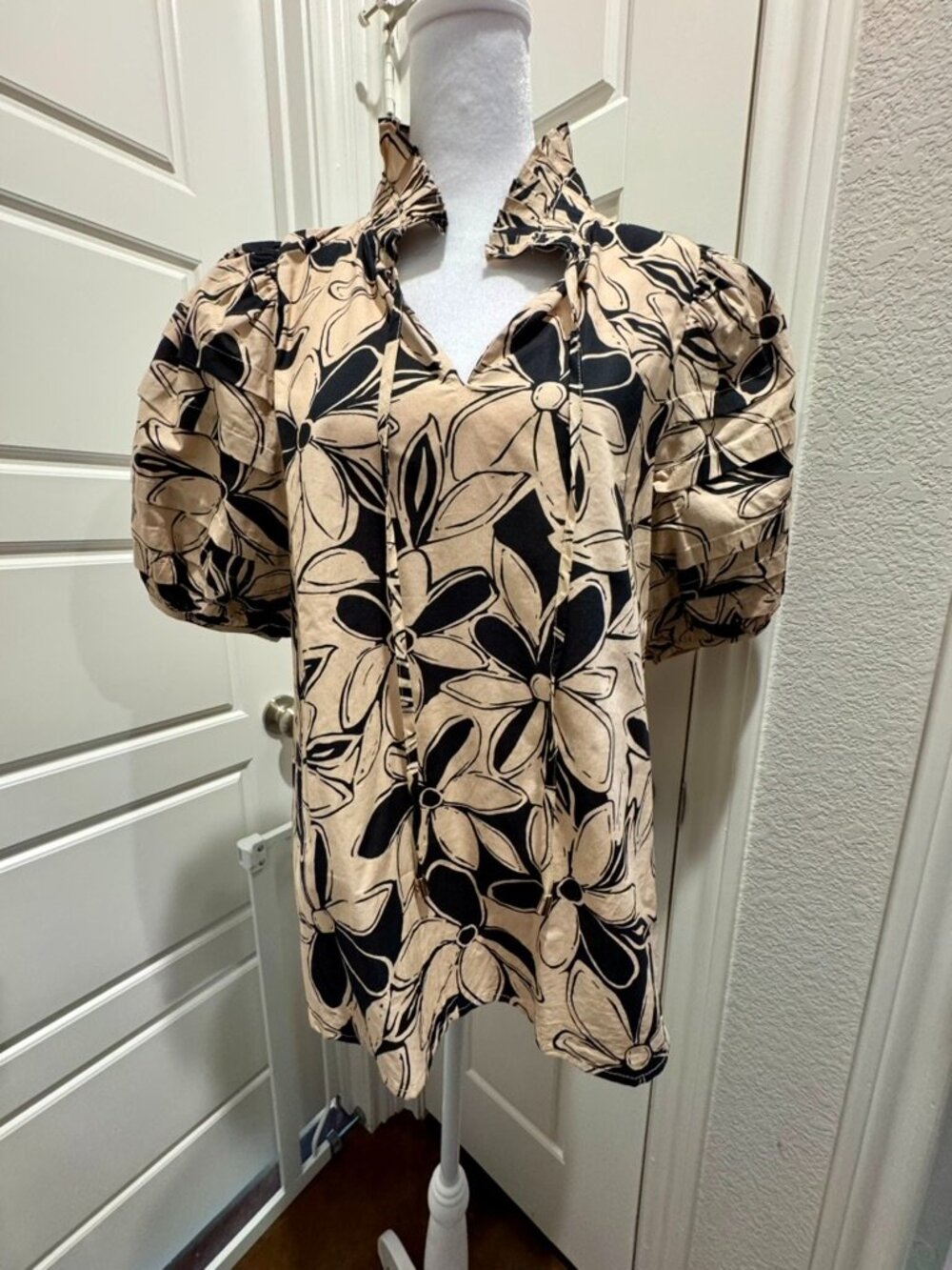 entro Taupe Floral Top Sz Large